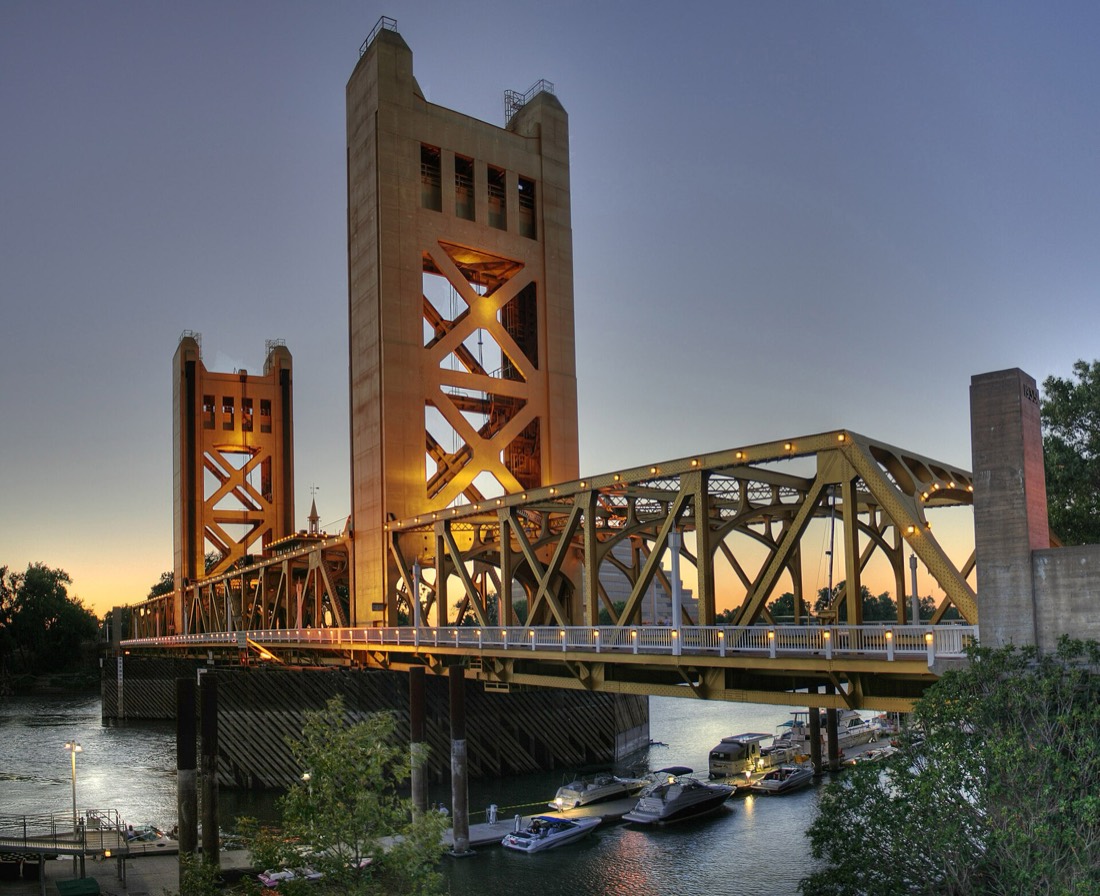 The Tower Bridge over the Sacramento River at dusk